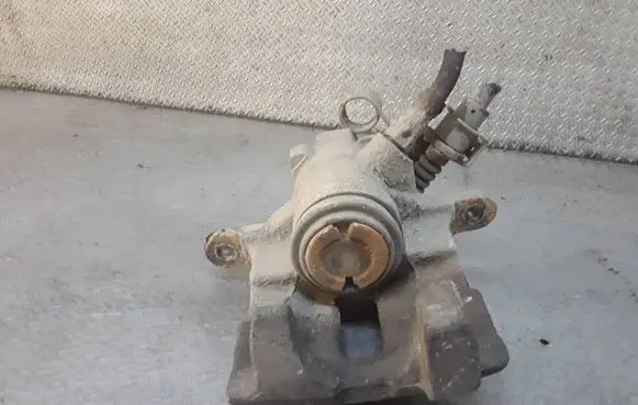 Volkswagen Transporter - Caravelle T4 Rear brake caliper 