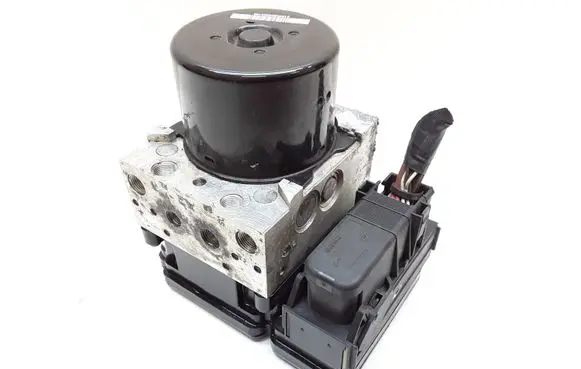 Volvo V70 ABS Pump 30681619
