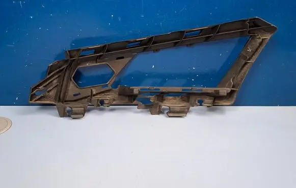 Front bumper mounting bracket