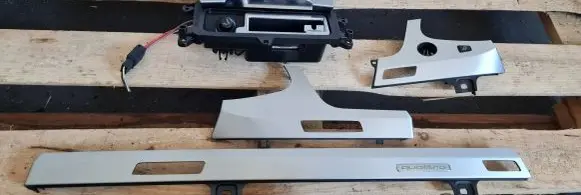 Audi Q7 4M Dashboard glove box trim 4M2853241B QY9