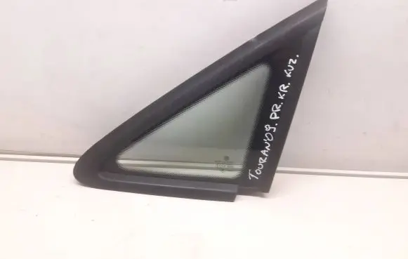 Volkswagen Touran I Front triangle window/glass 1T0845411