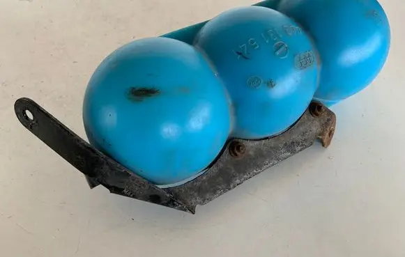Vacuum air tank