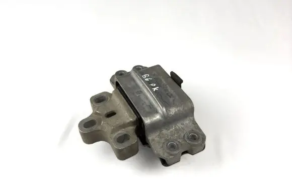 Volkswagen PASSAT B6 Engine mount bracket 3c0199555