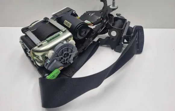 Mercedes-Benz E A207 Front seatbelt A2078605285 2078605285