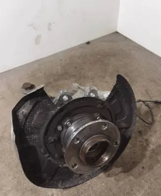 BMW X5 F15 Rear wheel hub spindle/knuckle 6877218