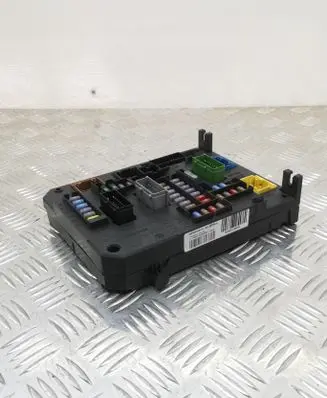 Peugeot 508 Fuse module 9664992380 BSLQ0500 333043467