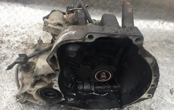 Nissan Almera Manual 5 speed gearbox 57y