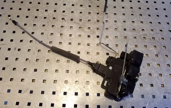 Opel Antara Rear door lock