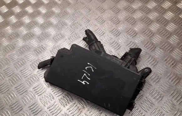 Toyota Prius (XW50) Fuse box set 8266247230