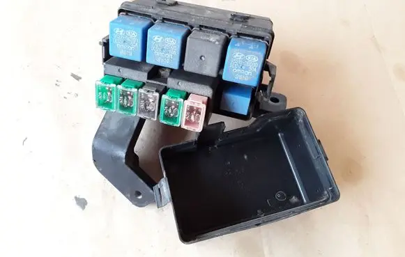 Hyundai Santa Fe Fuse module 911162B010