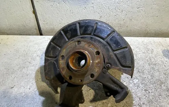Volkswagen Golf VI Front wheel hub