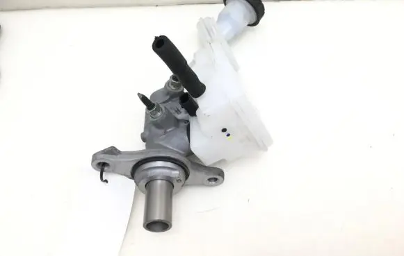 Nissan Juke I F15 Master brake cylinder