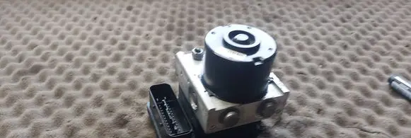 Volkswagen Golf V ABS Pump 1K0907379AF 1K0614117AE