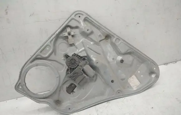 Volkswagen PASSAT B5 Rear door window regulator with motor 3B5839756