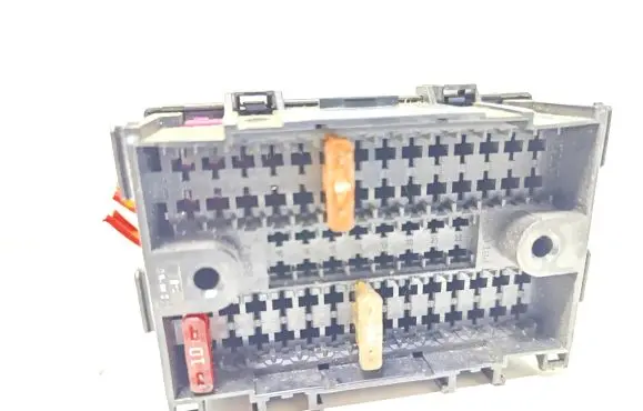 Volkswagen Transporter - Caravelle T5 Fuse module 7E0937617