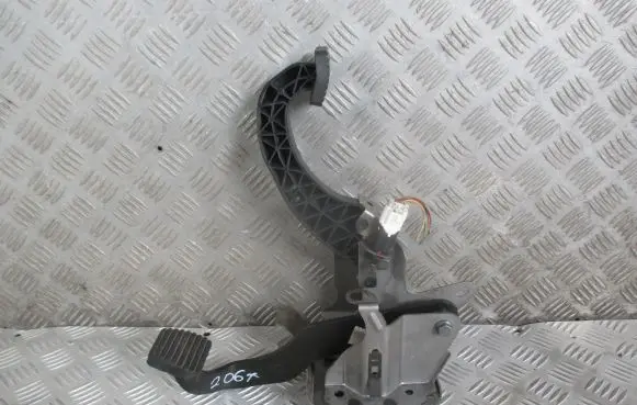 Peugeot 206+ Pedal assembly 