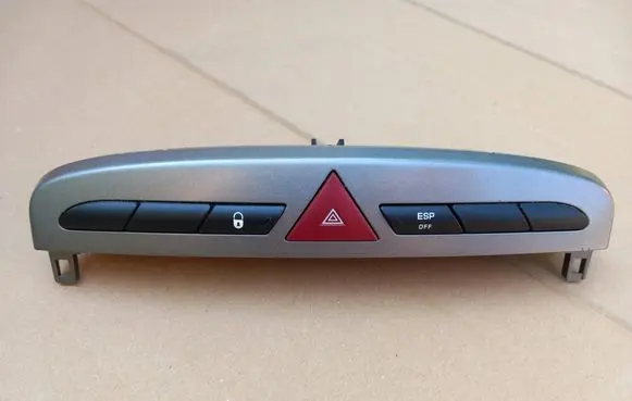 Peugeot 308 SW Hazard light switch 9659215177 03069010