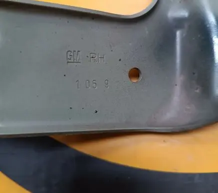 Opel Insignia A Fender mounting bracket 1059RH