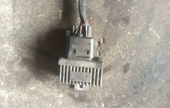 Renault Modus Glow plug pre-heat relay 7700115078