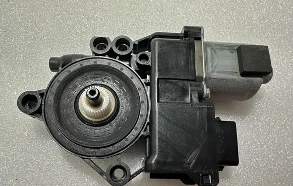Hyundai i40 Rear door window regulator motor 834603Z010