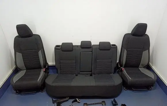 Toyota Auris E180 Seat set