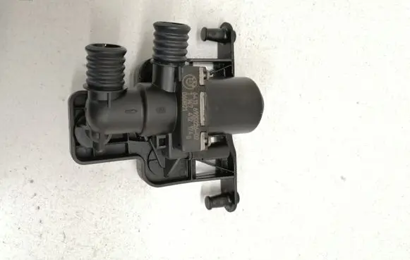 BMW 5 E60 E61 Coolant heater control valve 6411692022602