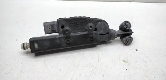Headlight washer spray nozzle