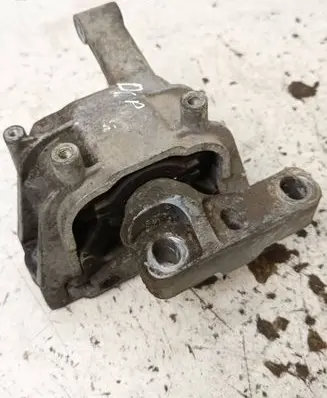 Volkswagen Tiguan Engine mount bracket 5N0199262
