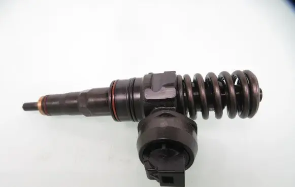 Volkswagen Golf IV Fuel injector 038130073AJ 0414720037