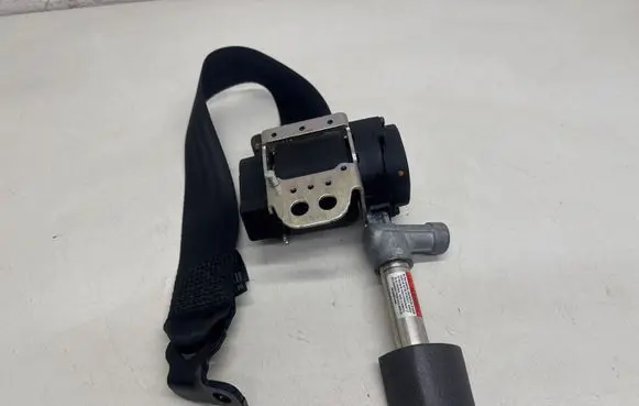 Volvo S60 Rear seatbelt 8639575