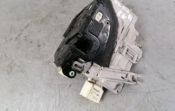 Audi A4 S4 B7 8E 8H Front door lock 8E1837015AA