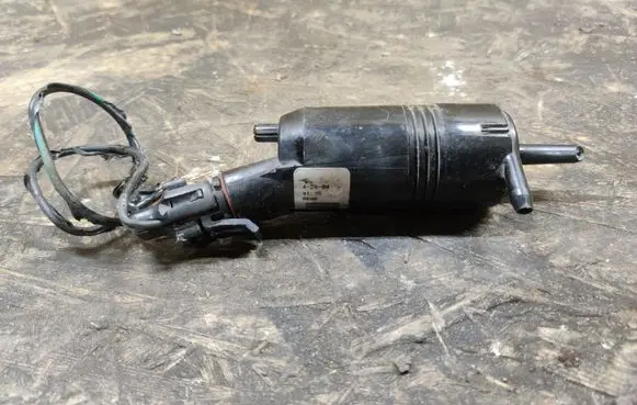 Cadillac SRX Windscreen/windshield washer pump 24002996