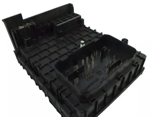 Volkswagen PASSAT B7 Fuse module 3C0937125A