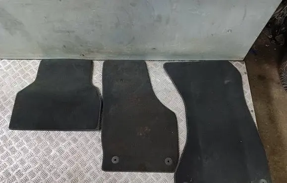 Audi Q3 8U Front floor mat 8U1863691A 8U1863714A
