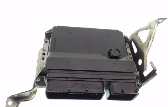 Toyota Avensis T270 Engine control unit/module 8966105D51 2759001431