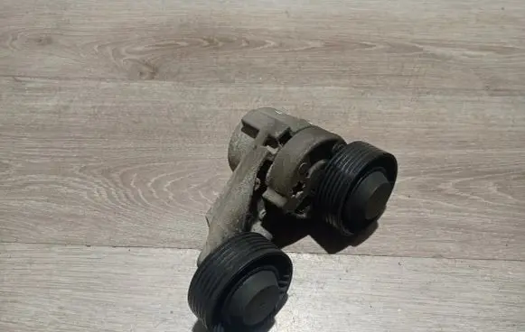 Volvo V70 Alternator belt tensioner 31251252