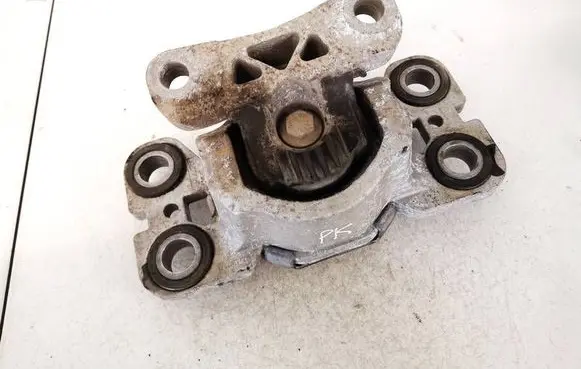 Engine mount bracket