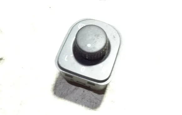 Volkswagen PASSAT B7 Wing mirror switch 1K0959565L