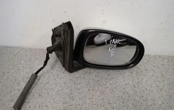 Nissan Almera Tino Front door electric wing mirror 