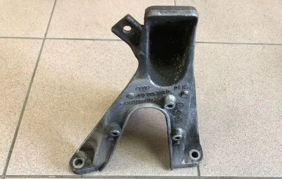 Audi A6 S6 C6 4F Engine mounting bracket 4F0199308P
