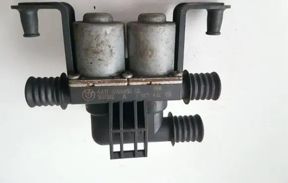 BMW X5 E53 Coolant heater control valve 6906652 100202 1147412159