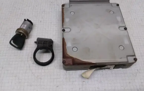 Ford Focus Engine ECU kit and lock set 98VP15607AB YS4F12A650AA