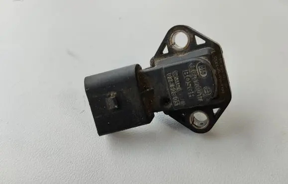 Audi A4 S4 B5 8D Air pressure sensor 038906051 0281002177
