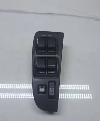 Toyota Avensis T250 Electric window control switch 1000452