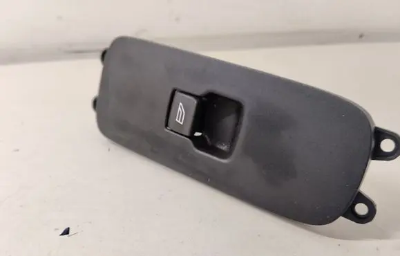 Volvo C30 Electric window control switch 30774162