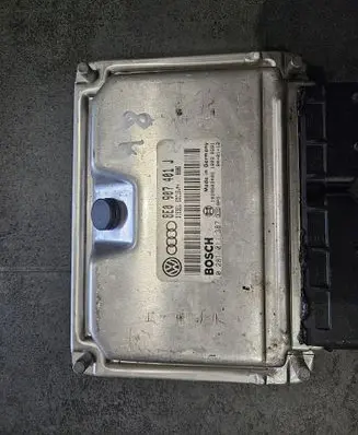 Volkswagen PASSAT B5.5 Engine control unit/module 8E0907401J 8E0907401