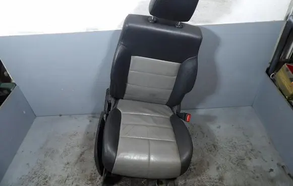 Dodge Nitro Front passenger seat 