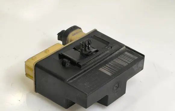 Glow plug pre-heat relay