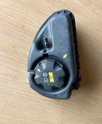 BMW 5 G30 G31 G38 Coolant expansion tank/reservoir 9846642