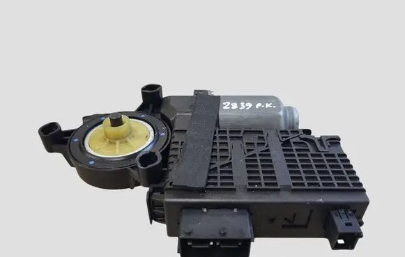 Citroen C4 I Picasso Front door window regulator motor 9682495880
